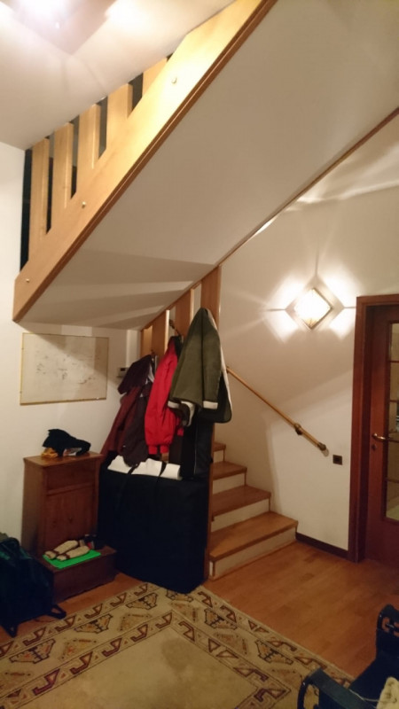 Casa singola a fine strada su due livelli da ristrutturare circondata da giardino. Composta da sp...