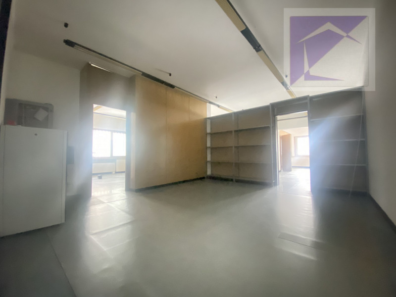 Se stai cercando un'opportunità unica per avviare la tua attività o trasferire il tuo ufficio, no...