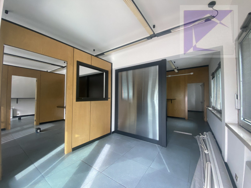 Se stai cercando un'opportunità unica per avviare la tua attività o trasferire il tuo ufficio, no...