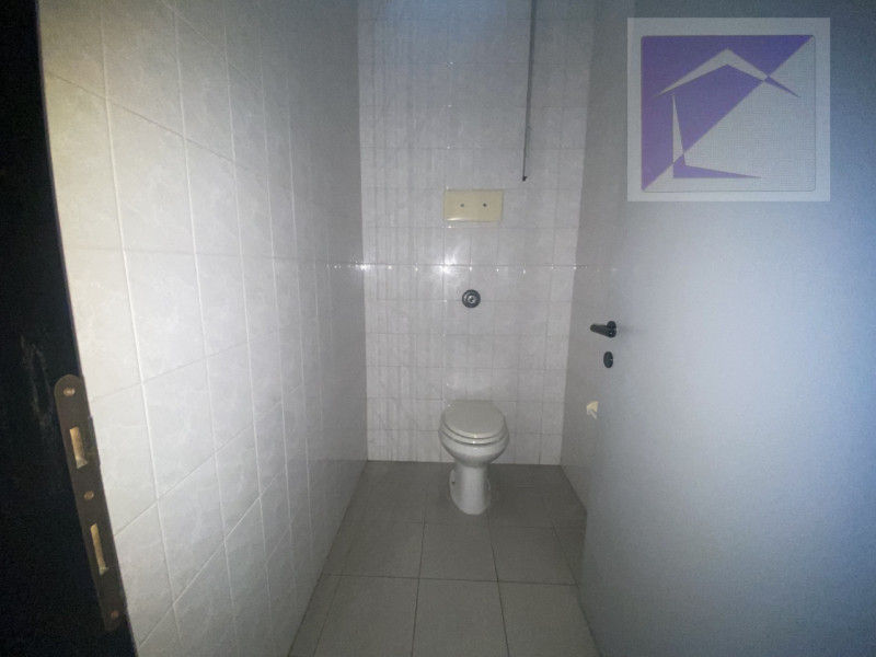 Se stai cercando un'opportunità unica per avviare la tua attività o trasferire il tuo ufficio, no...