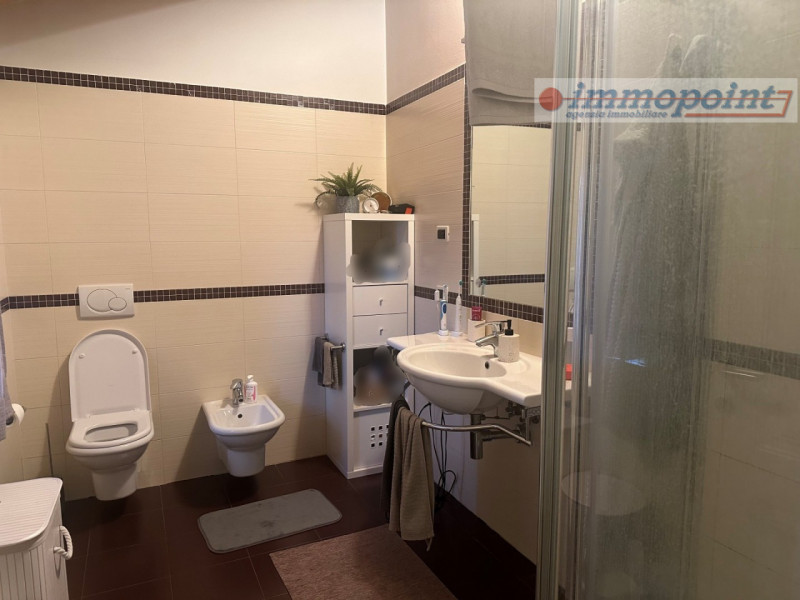 In zona centrale di Rosà, elegante porzione di bifamiliare ideale per chi cerca comfort, indipend...