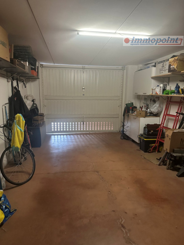 In zona centrale di Rosà, elegante porzione di bifamiliare ideale per chi cerca comfort, indipend...