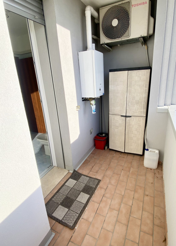 Nel centro di Resana proponiamo in vendita un appartamento bilocale arredato di cucina, con garag...