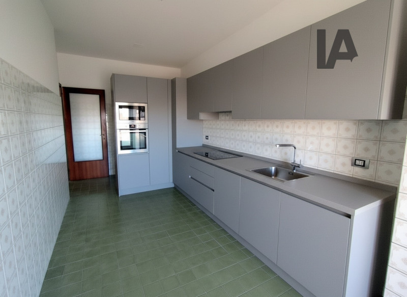 AMPIO 2 CAMERE ZONA PALESTRO €.229.000 - rif.LM013

Proponiamo un ampio e luminoso appartamento d...
