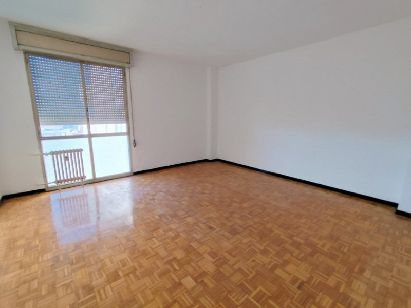 AMPIO 2 CAMERE ZONA PALESTRO €.229.000 - rif.LM013

Proponiamo un ampio e luminoso appartamento d...