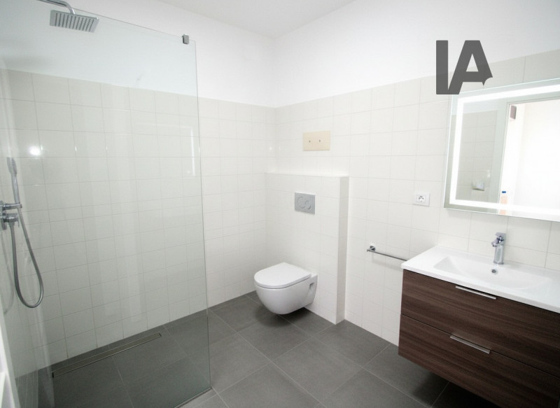 AMPIO 2 CAMERE ZONA PALESTRO €.229.000 - rif.LM013

Proponiamo un ampio e luminoso appartamento d...