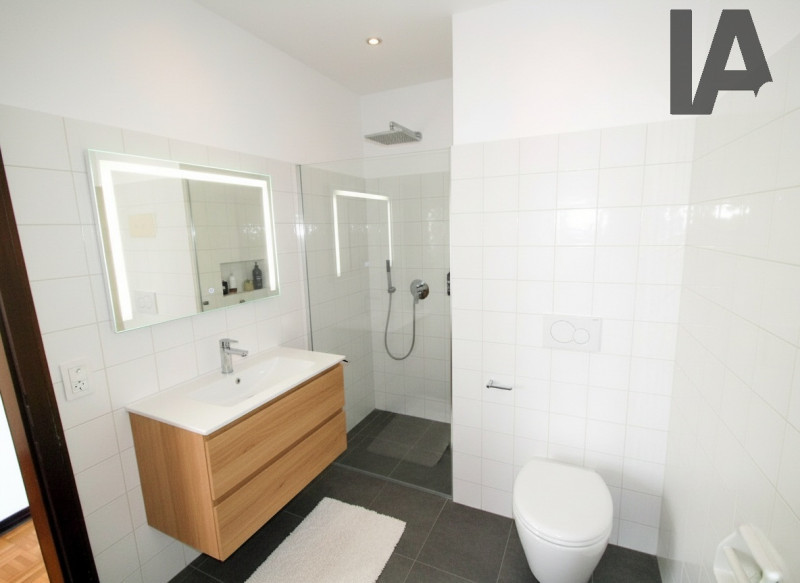 AMPIO 2 CAMERE ZONA PALESTRO €.229.000 - rif.LM013

Proponiamo un ampio e luminoso appartamento d...