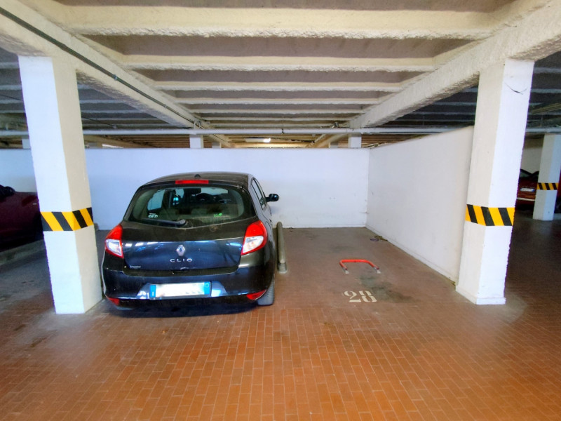 AMPIO 2 CAMERE ZONA PALESTRO €.229.000 - rif.LM013

Proponiamo un ampio e luminoso appartamento d...