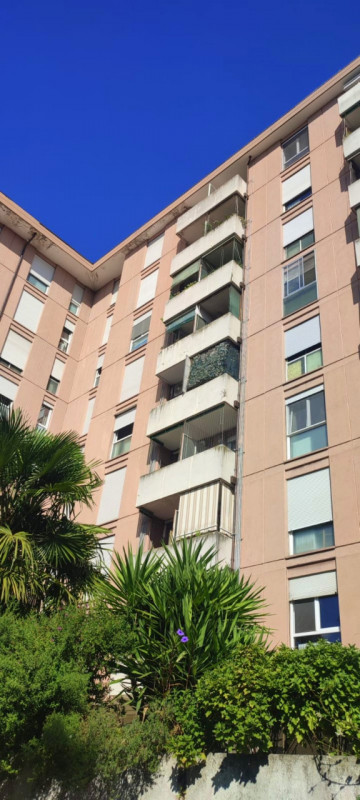 AMPIO 2 CAMERE ZONA PALESTRO €.229.000 - rif.LM013

Proponiamo un ampio e luminoso appartamento d...