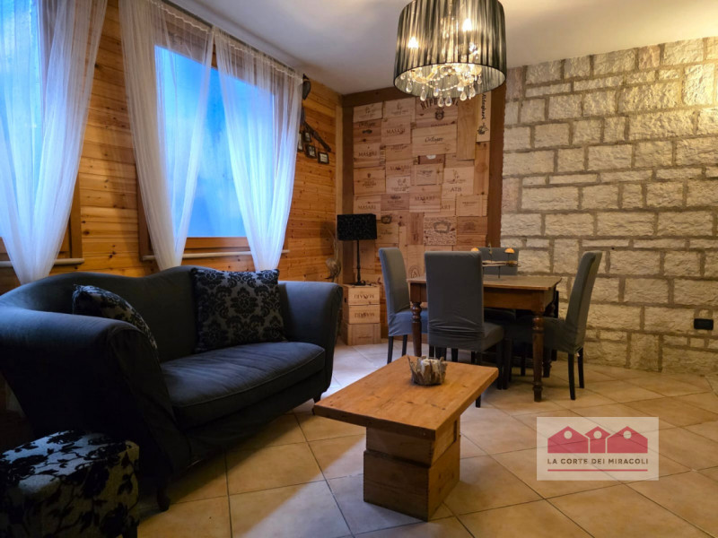 CANOVE: VILLA SEMIINDIPENDENTE DI 170 MQ CON GIARDINETTO ESCLUSIVO, TRE CAMERE E TAVERNA CON CAMI...