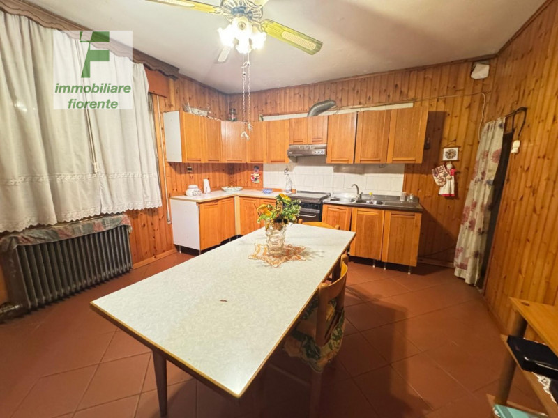 VALIDA...1/2 BIFAMILIARE DIVISA IN ORIZZONTALE AL 1° PIANO...DI MQ 130 CON GIARDINO DI MQ 700 IN ...