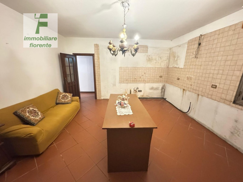 VALIDA...1/2 BIFAMILIARE DIVISA IN ORIZZONTALE AL 1° PIANO...DI MQ 130 CON GIARDINO DI MQ 700 IN ...