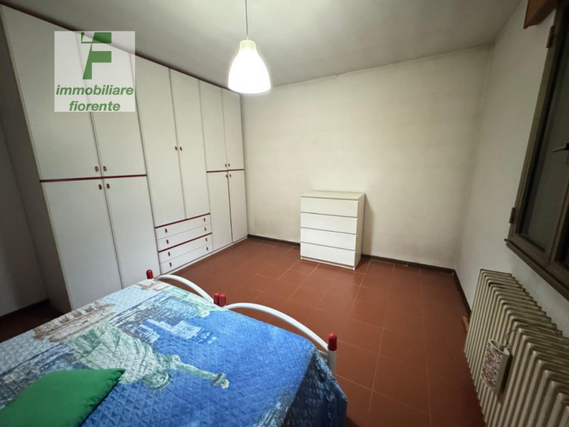 VALIDA...1/2 BIFAMILIARE DIVISA IN ORIZZONTALE AL 1° PIANO...DI MQ 130 CON GIARDINO DI MQ 700 IN ...