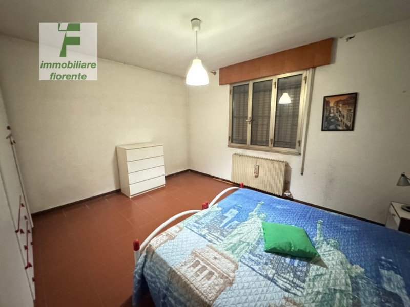 VALIDA...1/2 BIFAMILIARE DIVISA IN ORIZZONTALE AL 1° PIANO...DI MQ 130 CON GIARDINO DI MQ 700 IN ...