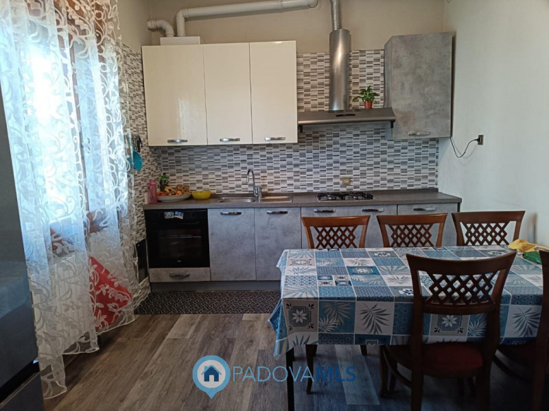 Immobile in esclusiva al Gruppo Padova MLS
Tencarola interessante appartamento in bifamilare, com...