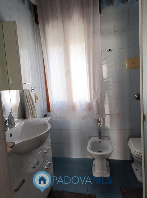 Immobile in esclusiva al Gruppo Padova MLS
Tencarola interessante appartamento in bifamilare, com...