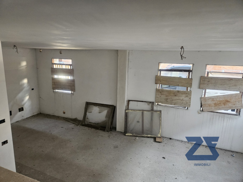 Sei stanco del giardino e desideri vivere in una posizione centrale? Questa è l'opportunità che s...