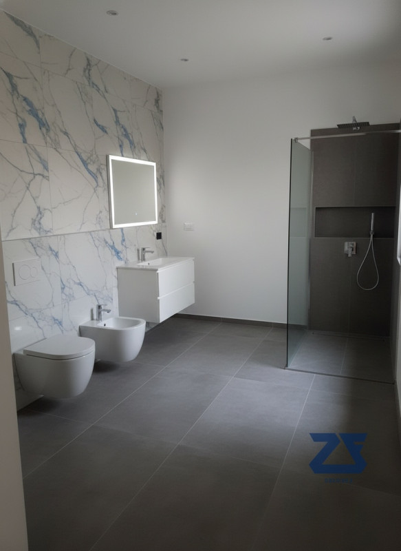 Sei stanco del giardino e desideri vivere in una posizione centrale? Questa è l'opportunità che s...