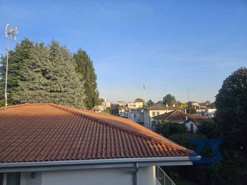 Sei stanco del giardino e desideri vivere in una posizione centrale? Questa è l'opportunità che s...