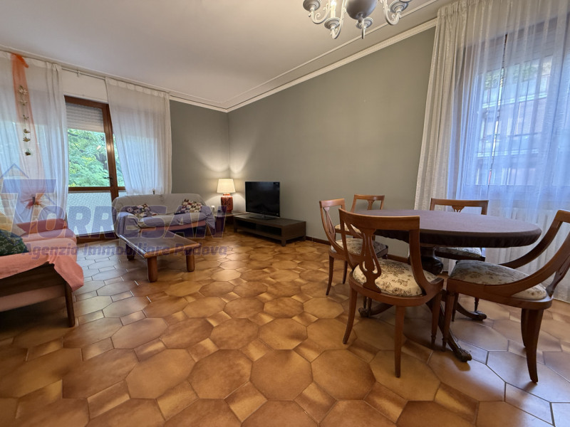 AFFITTO SAN BELLINO APPARTAMENTO AMPIO CON 4 CAMERE

APPARTAMENTO IN LOCAZIONE ZONA ARCELLA SAN B...