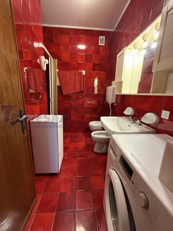 AFFITTO SAN BELLINO APPARTAMENTO AMPIO CON 4 CAMERE

APPARTAMENTO IN LOCAZIONE ZONA ARCELLA SAN B...