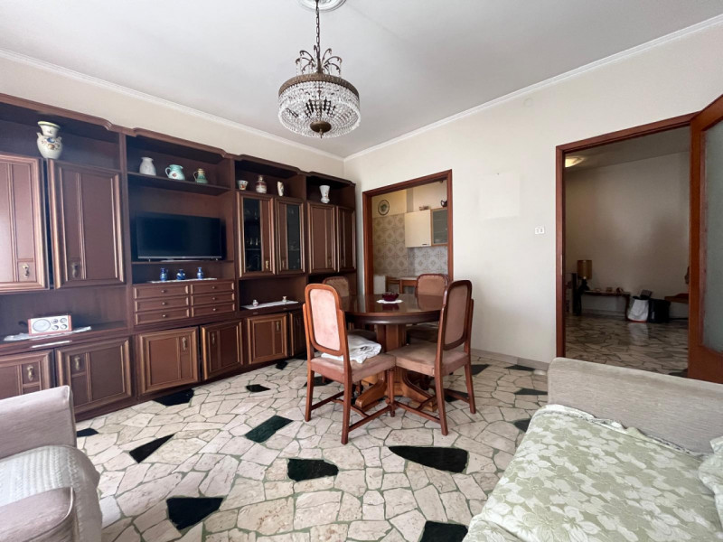 Proponiamo in vendita un'ottima opportunità di appartamento quadrilocale situato nella ricercata ...