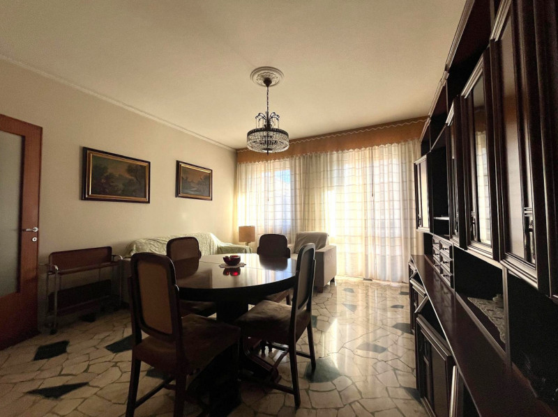 Proponiamo in vendita un'ottima opportunità di appartamento quadrilocale situato nella ricercata ...