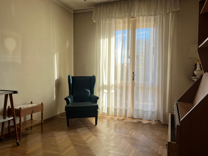 Proponiamo in vendita un'ottima opportunità di appartamento quadrilocale situato nella ricercata ...