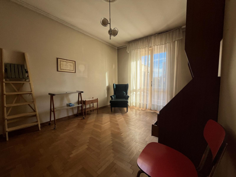 Proponiamo in vendita un'ottima opportunità di appartamento quadrilocale situato nella ricercata ...