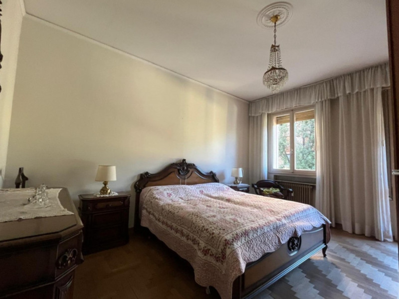 Proponiamo in vendita un'ottima opportunità di appartamento quadrilocale situato nella ricercata ...