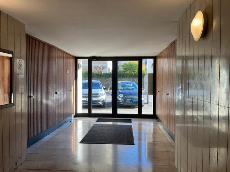 Proponiamo in vendita un'ottima opportunità di appartamento quadrilocale situato nella ricercata ...