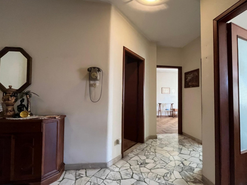 Proponiamo in vendita un'ottima opportunità di appartamento quadrilocale situato nella ricercata ...