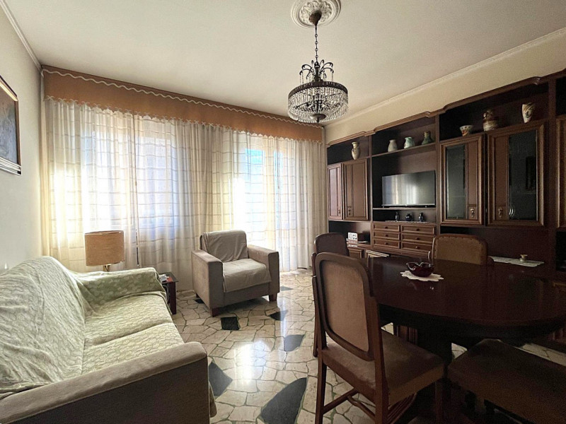 Proponiamo in vendita un'ottima opportunità di appartamento quadrilocale situato nella ricercata ...