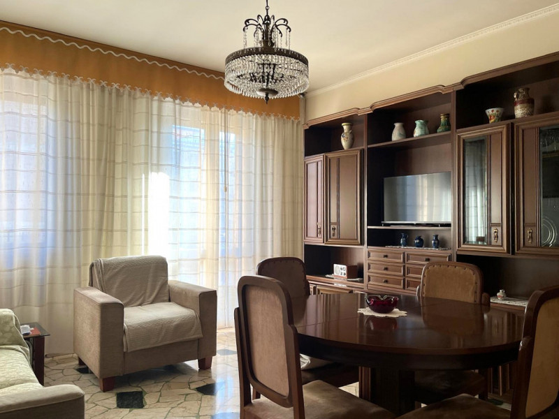 Proponiamo in vendita un'ottima opportunità di appartamento quadrilocale situato nella ricercata ...