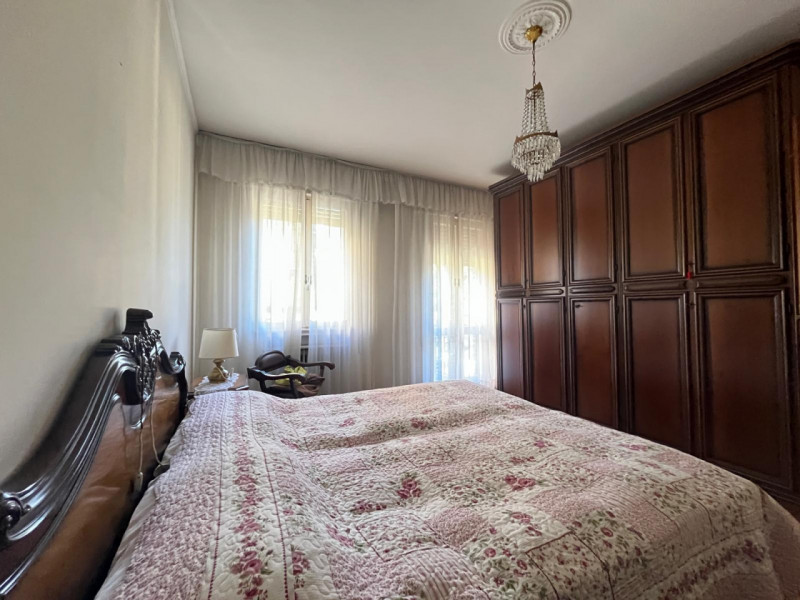 Proponiamo in vendita un'ottima opportunità di appartamento quadrilocale situato nella ricercata ...