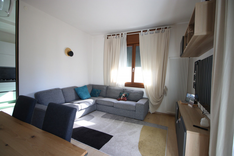 A pochi passi dalle Mura Nord, dove la città rallenta, sorge un appartamento che profuma di casa....