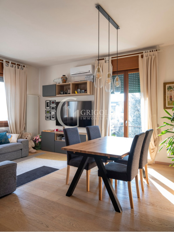 A pochi passi dalle Mura Nord, dove la città rallenta, sorge un appartamento che profuma di casa....