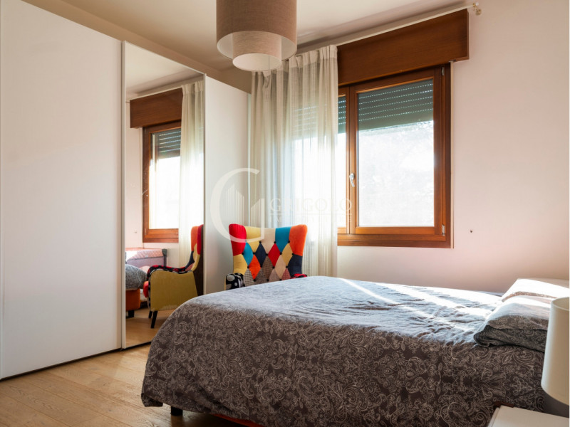 A pochi passi dalle Mura Nord, dove la città rallenta, sorge un appartamento che profuma di casa....