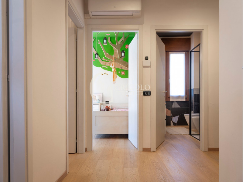 A pochi passi dalle Mura Nord, dove la città rallenta, sorge un appartamento che profuma di casa....