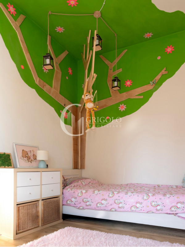 A pochi passi dalle Mura Nord, dove la città rallenta, sorge un appartamento che profuma di casa....