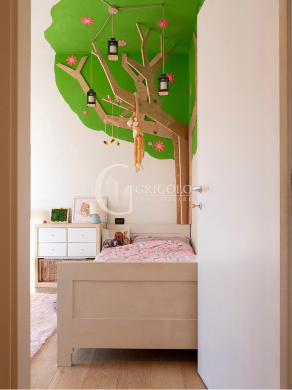 A pochi passi dalle Mura Nord, dove la città rallenta, sorge un appartamento che profuma di casa....