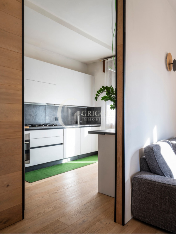 A pochi passi dalle Mura Nord, dove la città rallenta, sorge un appartamento che profuma di casa....