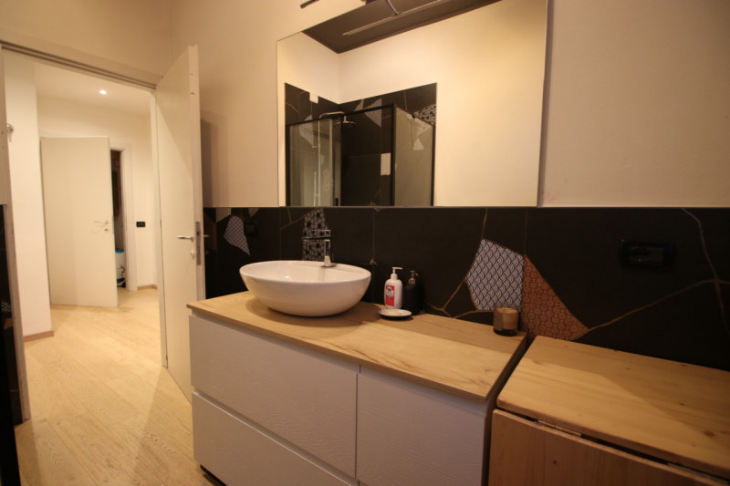 A pochi passi dalle Mura Nord, dove la città rallenta, sorge un appartamento che profuma di casa....