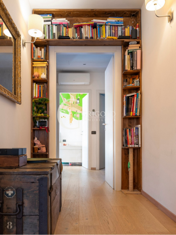 A pochi passi dalle Mura Nord, dove la città rallenta, sorge un appartamento che profuma di casa....