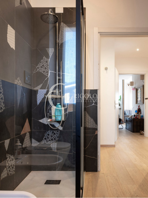 A pochi passi dalle Mura Nord, dove la città rallenta, sorge un appartamento che profuma di casa....