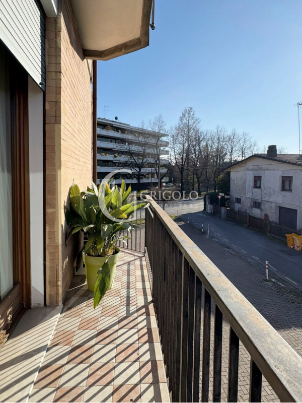 A pochi passi dalle Mura Nord, dove la città rallenta, sorge un appartamento che profuma di casa....