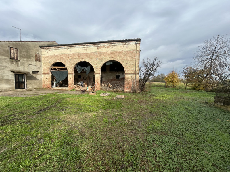 Nel cuore della campagna veneta, in un contesto di assoluta tranquillità ma a pochi minuti dai pr...