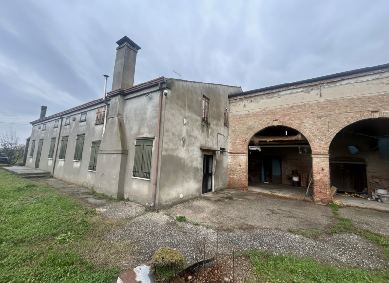 Nel cuore della campagna veneta, in un contesto di assoluta tranquillità ma a pochi minuti dai pr...