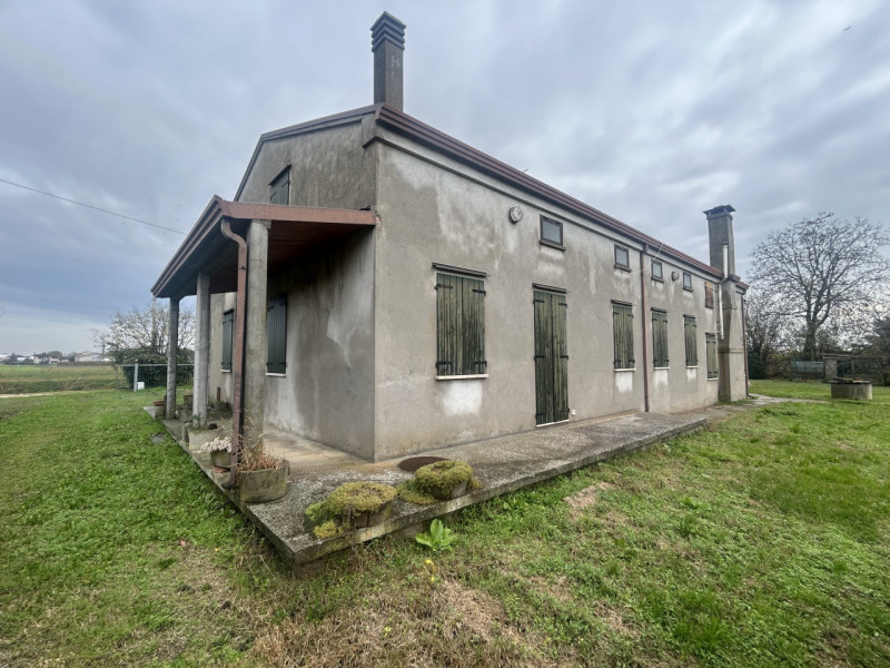 Nel cuore della campagna veneta, in un contesto di assoluta tranquillità ma a pochi minuti dai pr...