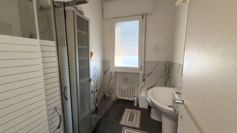 Scopri questo splendido appartamento quadrilocale situato nel cuore di Noventa Padovana, una zona...